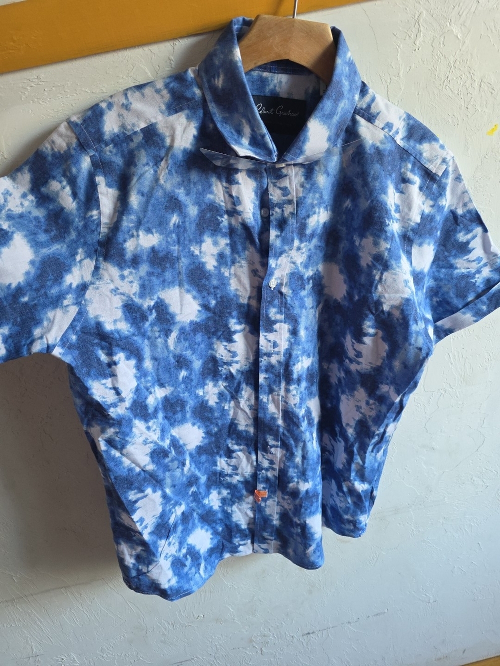 Robert Graham Blue and White Tie-Dye Short Sleeve Button Shirt New With No Tag